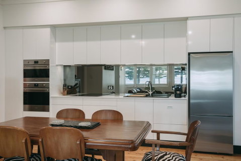 Deco Beach Luxury Apartments - Hotel Gold Coast 3