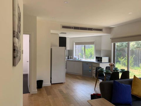 Delightful Bedroom In Bentleigh East - Hotel Gold Coast 1