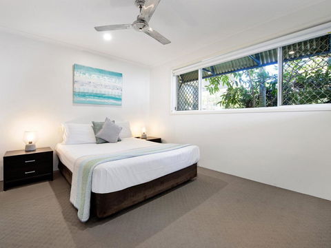 Diamond Beach 3 Bedroom Poolside Apartment - Hotel Gold Coast 1