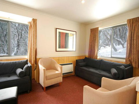 Discobulous 6 - Hotel Gold Coast 3