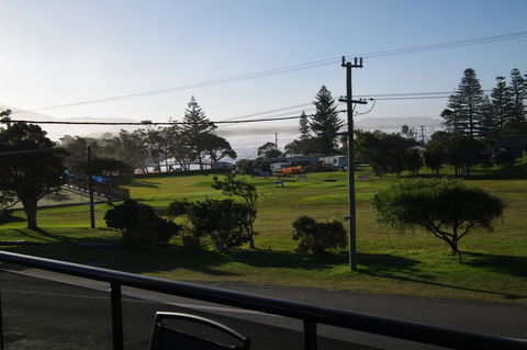 Dolphin Court 2, 1 Gowing Street - Hotel Gold Coast 2