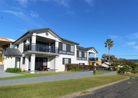 Dolphin Court 2, 1 Gowing Street - Hotel Gold Coast 1