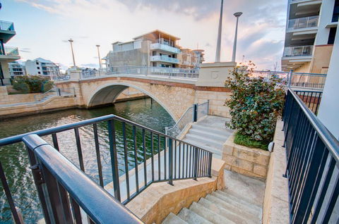 Dolphin Quay Apartment-3 Bedroom - Hotel Gold Coast 1