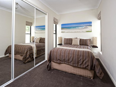 Dolphin Shores - Hotel Gold Coast 1