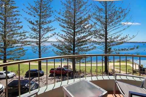 Eastbourne U6, 80 Esplanade. Golden Beach - Hotel Gold Coast 3