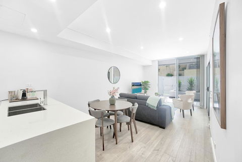 Elegant 2 Bedrooms Terrace With Premium Condition - Hotel Gold Coast 1