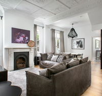 Elegant 3-Bed Heritage House near Parks and Cafes - Hotel Gold Coast