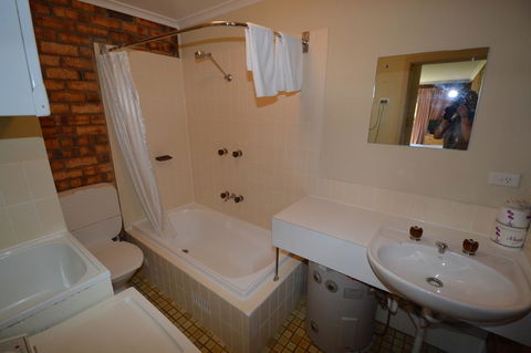 Ellswood 1 - Hotel Gold Coast 3