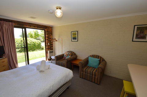Ellswood 1 - Hotel Gold Coast 1