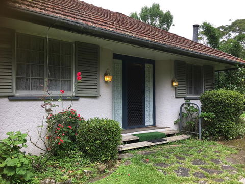 English Gardens - Garden Cottage - Hotel Gold Coast 1