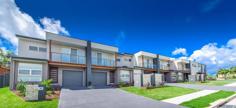 Escape At Nobbys Executive Townhouse 1 74 Pacific Drive - Hotel Gold Coast 1