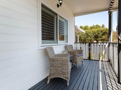 Escape To The Cottage 68 Tomaree Rd Pet Friendly And Boat Parking And WIFI - Hotel Gold Coast 2