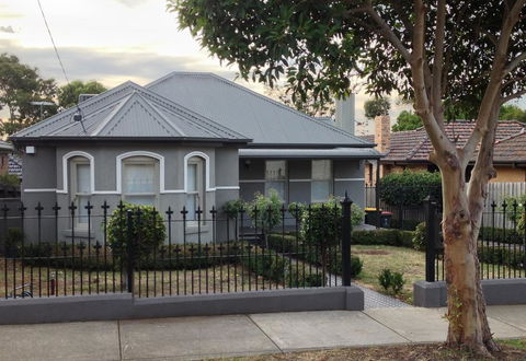 Essendon - Home Away From Home - Hotel Gold Coast 0