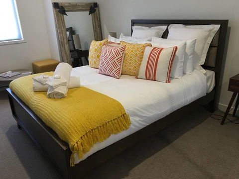 Executive Mansion, Spring Racing, Melbourne Cup - Hotel Gold Coast 2