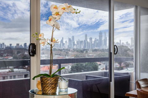 Exquisite 2 Bed Apartment With Beach & City Views - Hotel Gold Coast 2