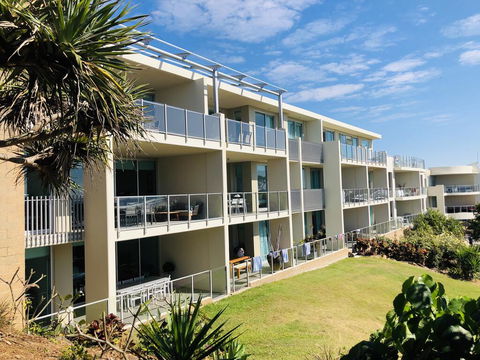 EXTRA LARGE 2 Bed Apartment - 3 Pools And Spa - Mountain View - BEACHFRONT LOCATION CABARITA BEACH - Hotel Gold Coast 3