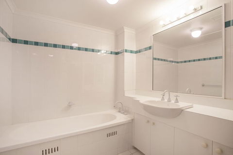 Fathoms 6 - Mollymook - Hotel Gold Coast 2