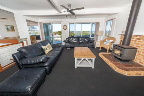 Fingal Bay Beach House, 32 Lentara Street - Hotel Gold Coast 3