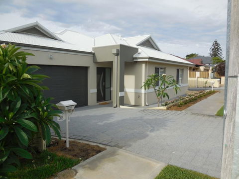 Frangipani Villa Innaloo - Hotel Gold Coast 2