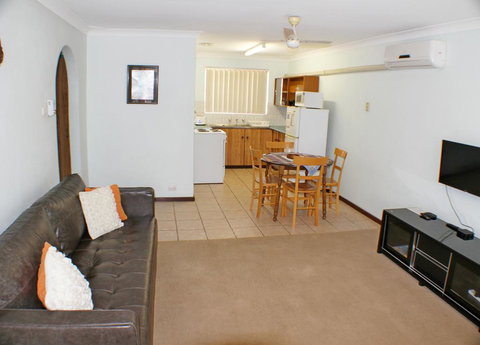 Geraldton Holiday Unit - Hotel Gold Coast 3