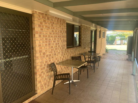 Gin Gin Budget Accommodation - Hotel Gold Coast 1