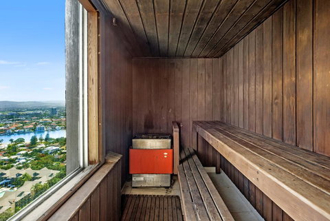 Golden Gate 2 Storey Penthouse With Pool - We Accommodate - Hotel Gold Coast 2