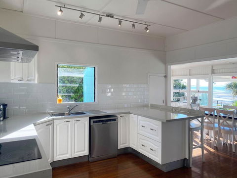 Golden Sands At Beachmere - Hotel Gold Coast 2