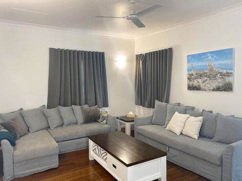 Golden Sands At Beachmere - Hotel Gold Coast 3