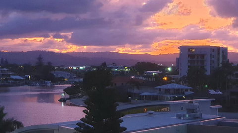 Gorgeous Riverview Apartment. Chevron Renaissance - Hotel Gold Coast 0