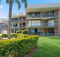 Great location close to waterfront Shops Restaurants and Cafes. - Hotel Gold Coast