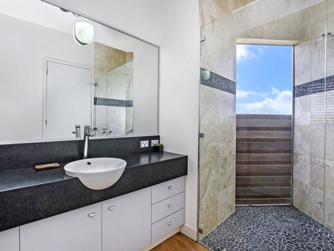 HEARN'S BEACH HOUSE - Hotel Gold Coast 3