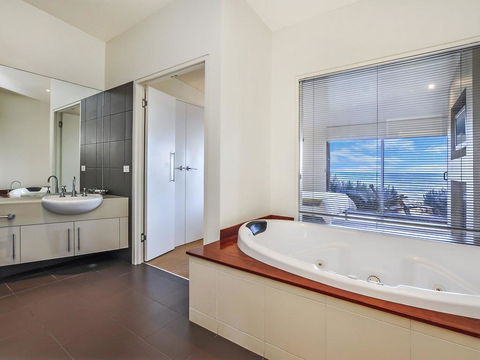 HEARN'S BEACHSIDE VILLA 8 - Hotel Gold Coast 1
