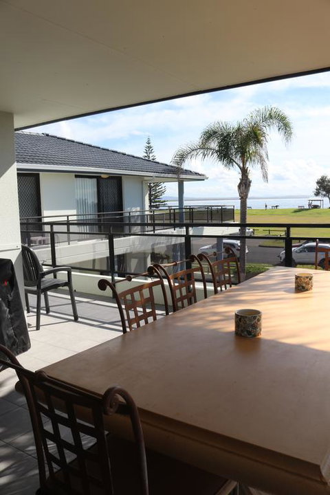 Hi Surf Unit 3, 92 Head St, Forster - Hotel Gold Coast 3