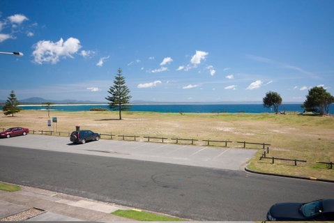 Hi Surf Unit 4, 92 Head St, Forster - Hotel Gold Coast 2