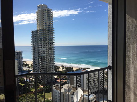 High Floor Twin Share With Ocean View At Surfers Paradise - Hotel Studio - Hotel Gold Coast 2