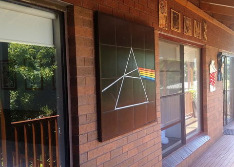 High On Penguin - Hotel Gold Coast 2