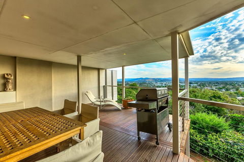 Highview - Hotel Gold Coast 2