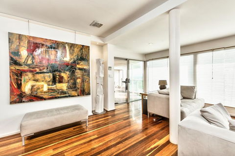 Highview - Hotel Gold Coast 3