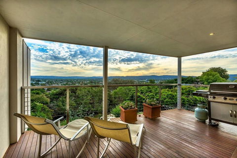 Highview - Hotel Gold Coast 1