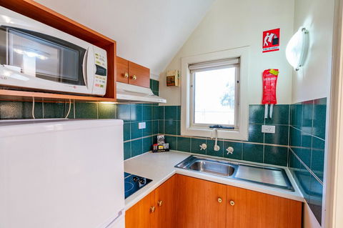 Highway 1 Caravan And Tourist Park - Hotel Gold Coast 2