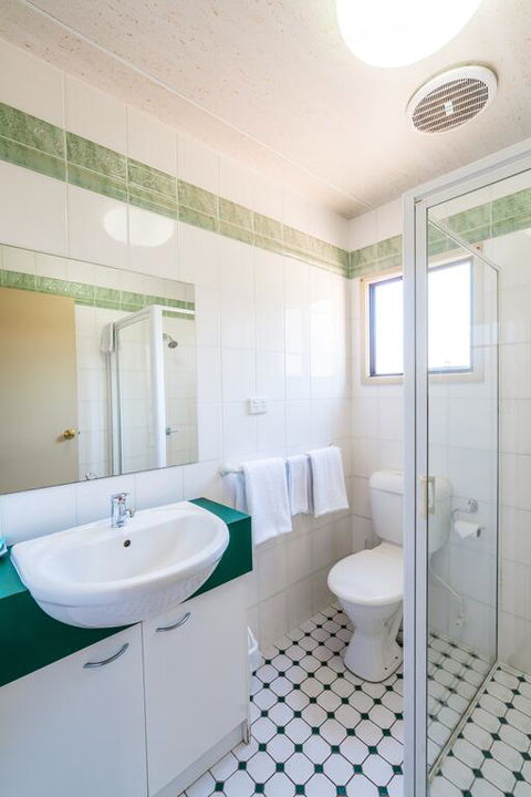 Highway 1 Caravan And Tourist Park - Hotel Gold Coast 3