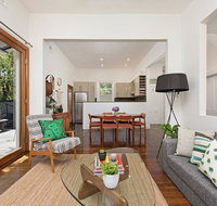 Historic 1890s House With Terraced Backyard Deck - Hotel Gold Coast