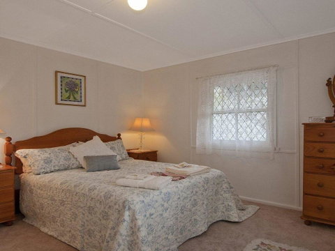 Hollyoak Cottage - Delightful, Ducks And Doileys! - Hotel Gold Coast 3