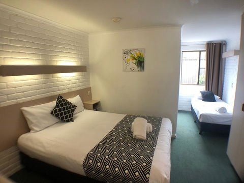 Jacaranda Place Motor Inn - Hotel Gold Coast 3