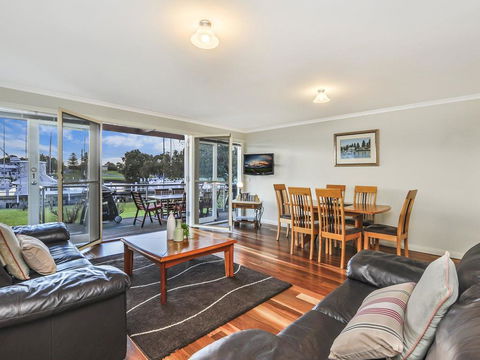 JOHANSSON'S PERCH No. 1 - Hotel Gold Coast 0