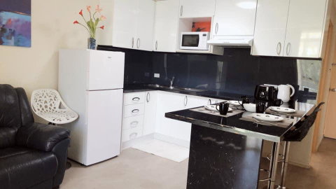 John And Agnes - Hotel Gold Coast 2