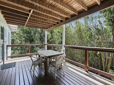 Jonnies - 134 Tramican Street - Hotel Gold Coast 1