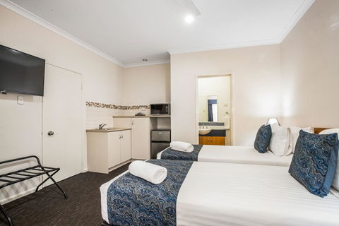 Karratha Central Apartments - Hotel Gold Coast 3