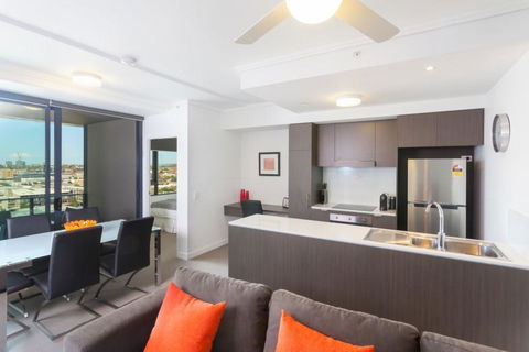 Keeping Cool On Connor - Executive 2BR Fortitude Valley Apartment With Pool And Views - Hotel Gold Coast 0