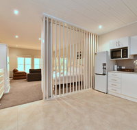 King I - you can honestly walk to Bimbadgen and Hope Estate concerts - Hotel Gold Coast